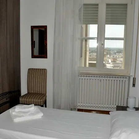 ベッド・アンド・ブレックファスト Da Leo カロヴィーニョ